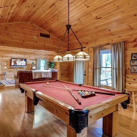 Great Location Pool Table Hot Tub Villa Гетлинбург Екстериор снимка
