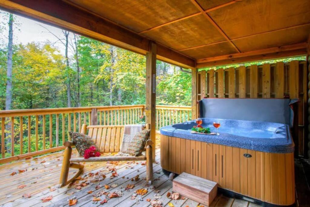 Great Location Pool Table Hot Tub Villa Гетлинбург Екстериор снимка