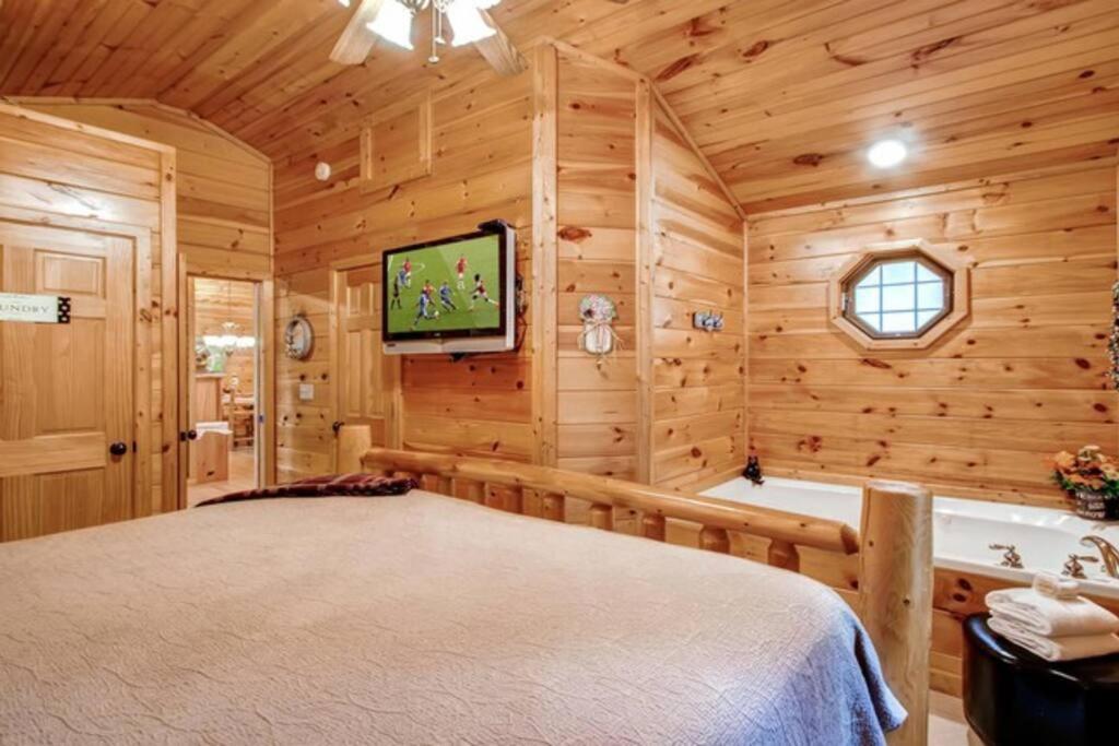 Great Location Pool Table Hot Tub Villa Гетлинбург Екстериор снимка